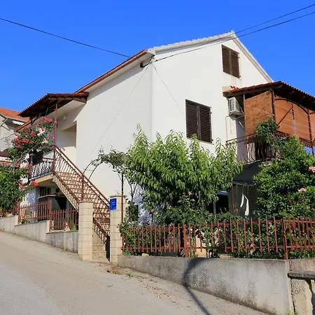 公寓 With Parking Space Okrug Gornji, Ciovo - 1107