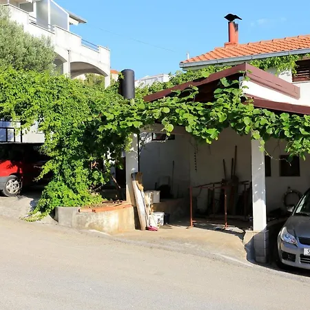 Apartments With A Parking Space Okrug Gornji, Ciovo - 1107 *